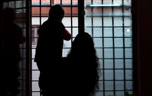 Azərbaycanda ərini öldürən qadın həbsxanada ana oldu