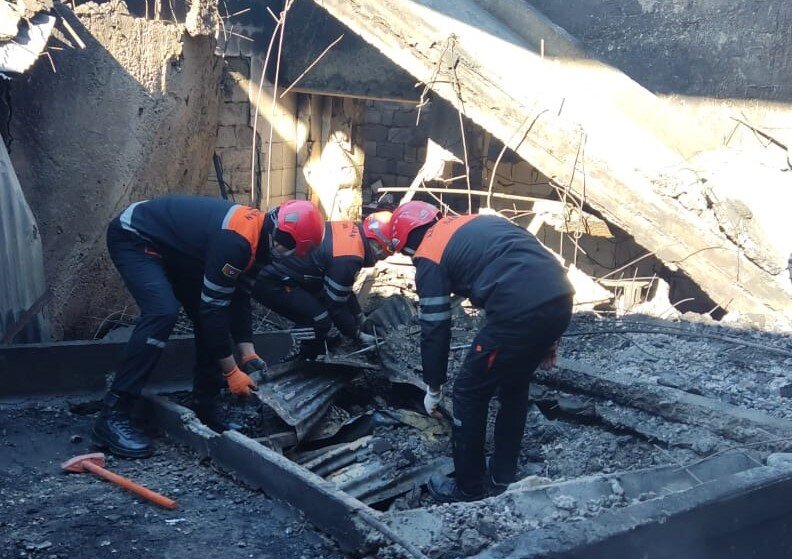 Dağıntılar altından daha bir cəsəd çıxarıldı - Fotolar