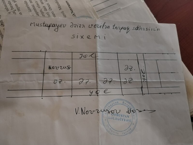 Qobustanda vətəndaşın qanuni torpağını bələdiyyə sədri zəbt edib - ŞİKAYƏT