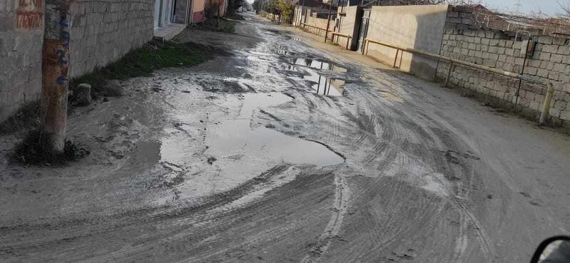 Suraxanı sakinləri RİH-dən narazıdır: 3 il əvvəl "təmir olunan" yol bu vəziyyətə necə düşüb? (FOTO)