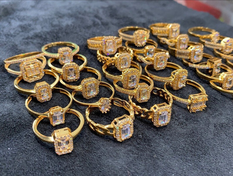 Sumqayıtda qadın mağazadan qızıl üzük oğurladı