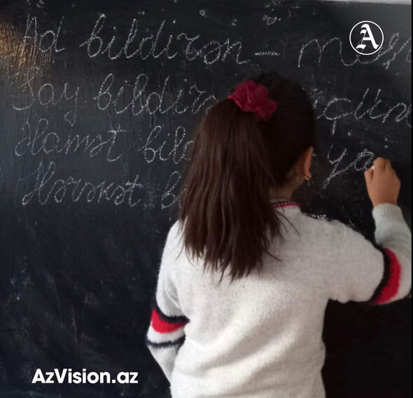 Bir qızcığaz üçün məktəb: "Bəzən onun üçün şagird oluram" - FOTO