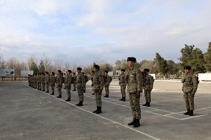 Hərbi hissələrdə sıra baxışları keçirilir, döyüş texnikası və silahlar yoxlanılır - FOTO/VİDEO