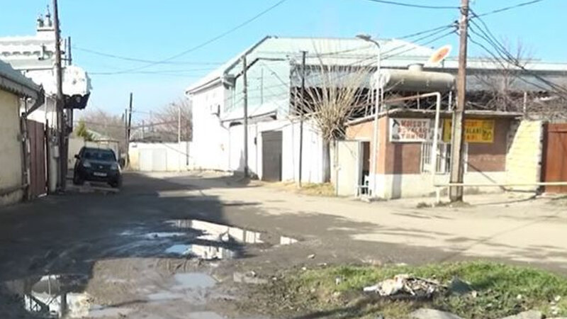 Kürdəmirin keçilməz küçəsi: Nə işıq, nə kanalizasiya, nə də asfalt var (VİDEO)