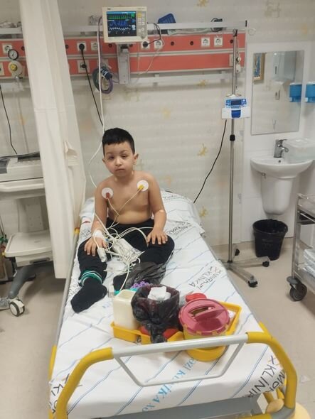 Leykozdan əziyyət çəkən Turanın anası: "Sizə yalvarıram, bu çətin yolda bizi tək buraxmayın" - FOTO