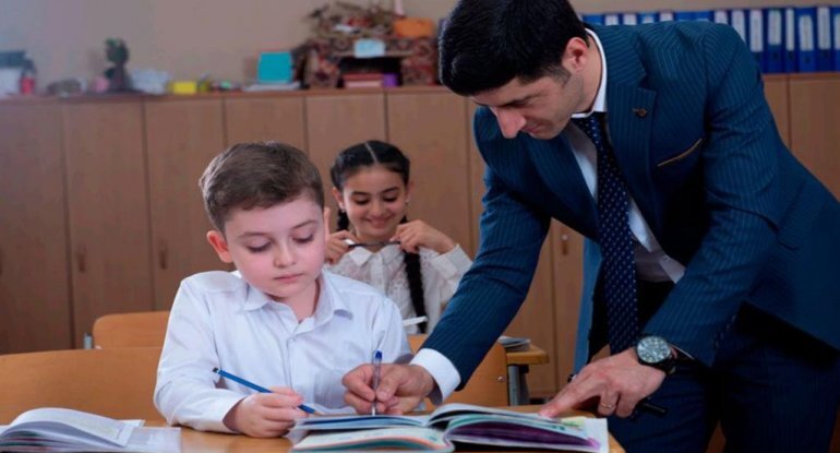 Kişi müəllimlərin azlığı kriminala yol açır? - "Analıq instinkti maneə törədir"