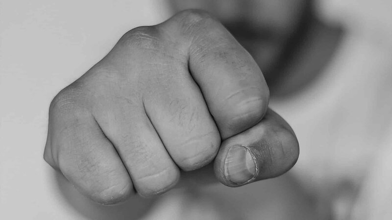 Zabratda döyülən yeniyetmə videosu ilə şantaj edilibmiş