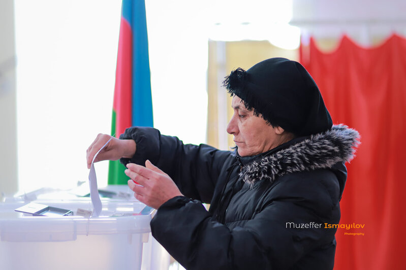 Qadın məhbuslar da səs verdilər - Fotolar