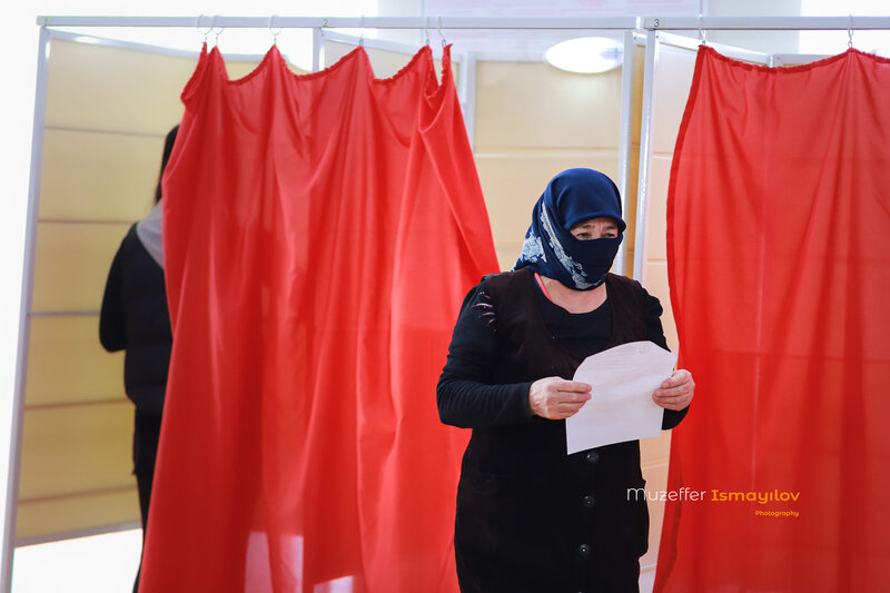 Qadın məhbuslar da səs verdilər - Fotolar