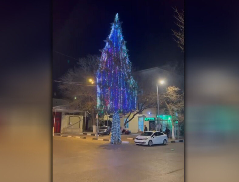 Paytaxtın bu qəsəbəsi hələ də Yeni ili ab-havasından çıxa bilməyib - VİDEO