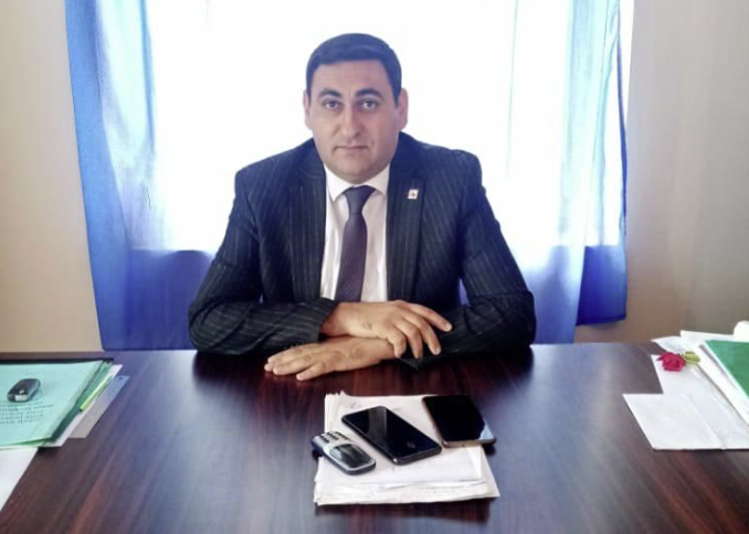 Sürücülük vəsiqəsi olmayan vəzifəli şəxs ağır qəza törətdi, öldü