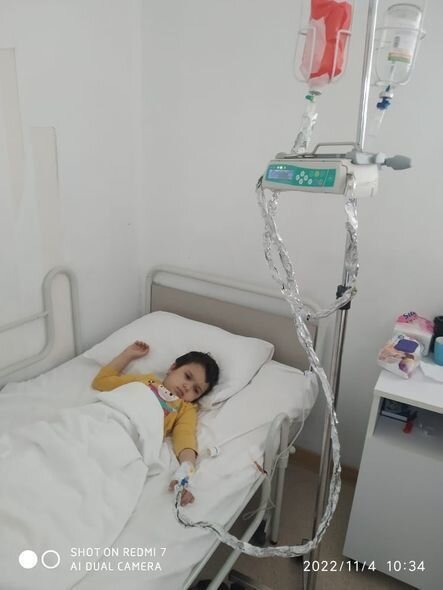 Altı yaşlı Əsmanın anası fəryad edir: "Yaşıdları ilə oynamaq üçün ağlayır, bizdən küsür" - FOTO