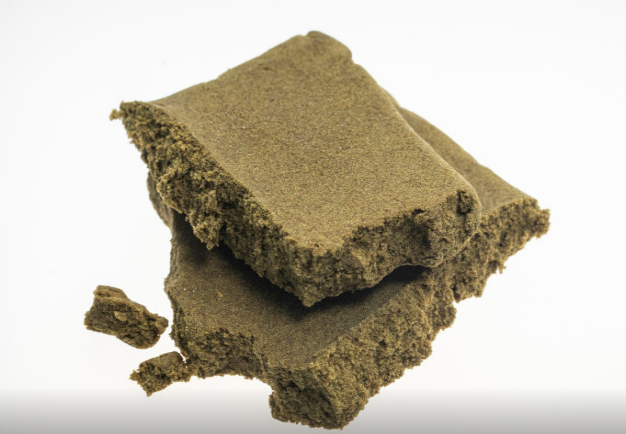 Şəhər sakininə səhvən 6 kiloqram narkotik göndərildi