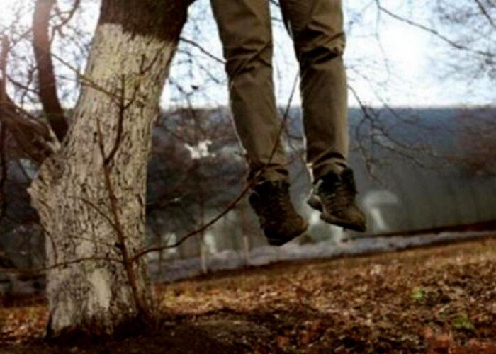 Azərbaycanda domino oynamaq adı ilə evdən çıxan gəncin meyiti alça ağacından asılı vəziyyətdə tapıldı - VİDEO