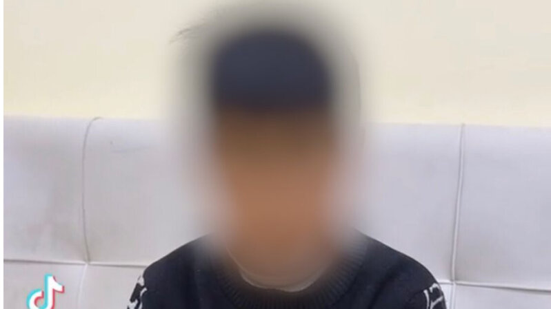 Azərbaycanda valideynlər oğluna işgəncə verdi -TORT İSTƏDİYİ ÜÇÜN - VİDEO