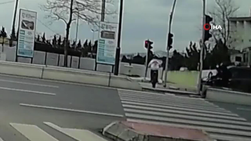 Qəza anı kameraya düşdü - ƏSƏBİ ZƏİF OLANLAR İZLƏMƏSİN!