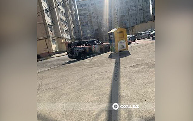 Vəzifəli şəxsin bahalı avtomobili müəmmalı şəkildə yandı - Fotolar