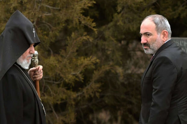 Qarabağ Azərbaycanın daxilində göstərildi: Tarix dərsliyi erməniləri bir-birinə qatdı