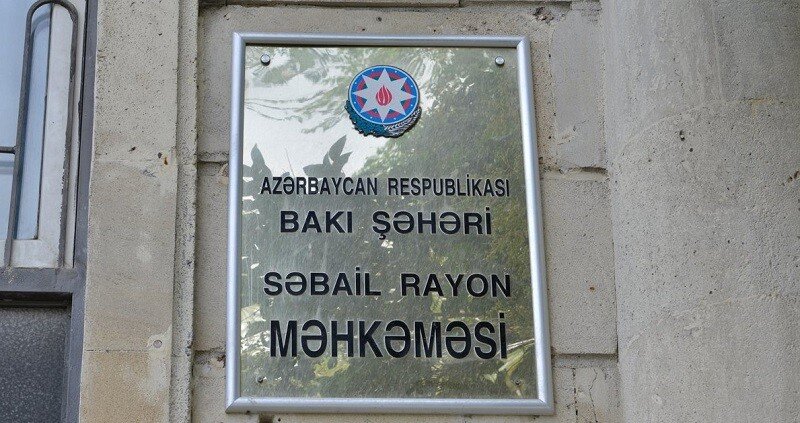 Səbail məhkəməsi 2 milyonluq dələduzluqda ittiham olunan şəxsi azad etdi - Zərərçəkənlər ayağa qalxdı