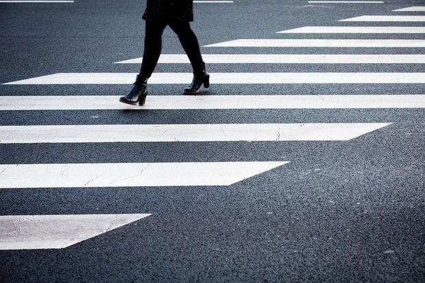 Nəsimi rayonunda 48 yaşlı qadını avtomobil vurub