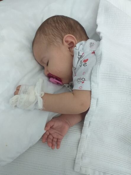 Körpə Nurayın atası: "İmkan olmadığı üçün müalicə yarımçıq qalıb" - FOTO