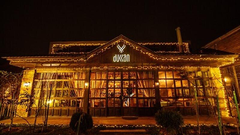 "Dukkan" restoranı vətəndaşın evinin qarşısında dayanacaq düzəldib (FOTO/VİDEO)
