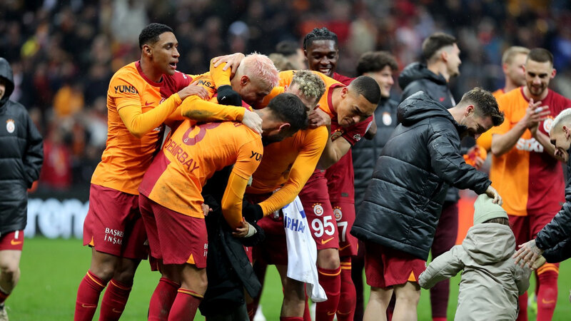 "Qalatasaray"da ayrılıq: Ulduz futbolçu gedir