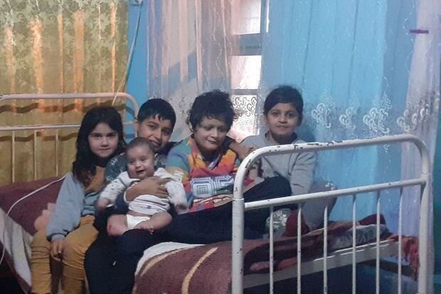 İki ağır xəstəliyi olan Zəhranın anası: "Epilepsiyası tutanda qorxuram geri qaytara bilməyim" - FOTO/VİDEO