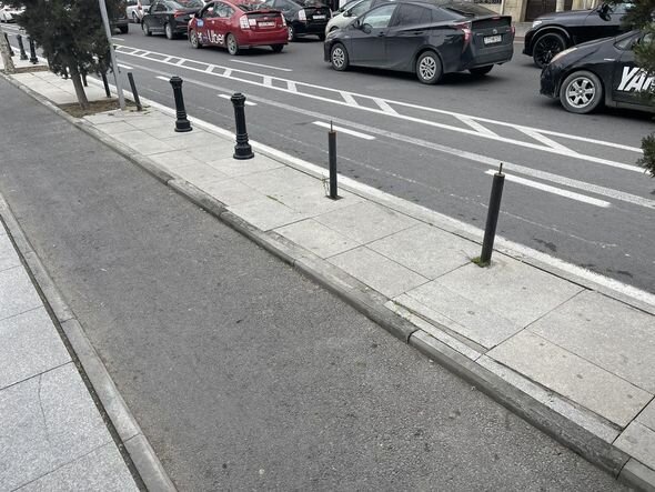 Əvvəl birinə həsrət idik, indi qoşalaşıblar: Bülbül prospektində niyə iki velosiped zolağı çəkilib? - FOTO
