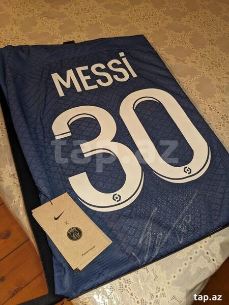 Messinin imzaladığı forma Bakıda 20 minə satılır