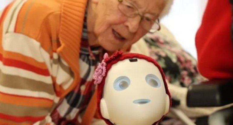 Tənha qocalar üçün robot "nəvələr" satılır