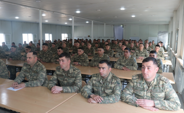 Hərbi Prokurorluq işçiləri Müdafiə Nazirliyinin yüksəkrütbəli vəzifəli şəxsləri ilə birgə Novruz bayramı ərəfəsində hərbi hissələrdə olublar