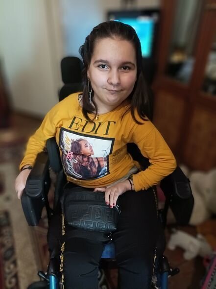 14 yaşlı Nərminin müalicəsi üçün 300 manata ehtiyacı var - FOTO