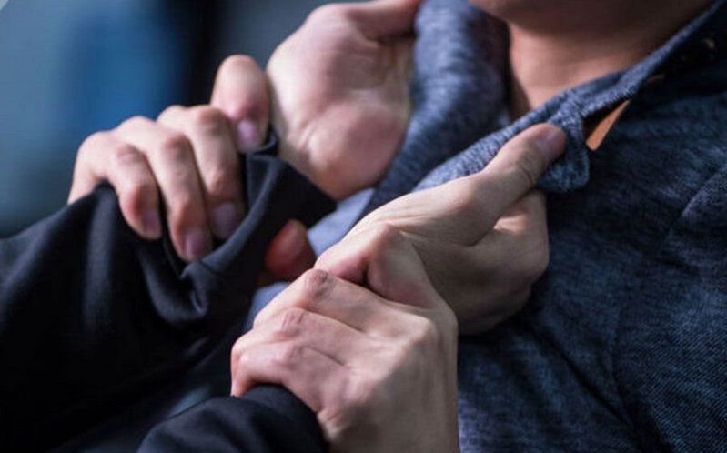 Azərbaycanda türkiyəli tələbələr universitet yataqxanasında dava etdi - Bıçaqlanan var