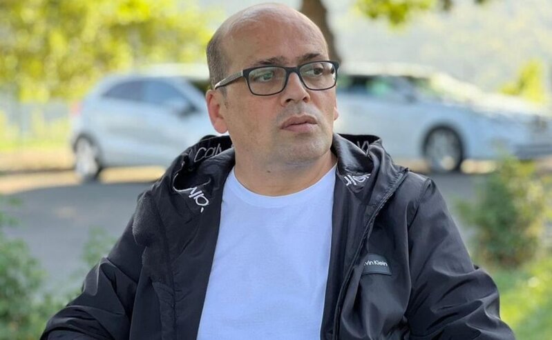 Teymur Əmrah titullu sənətçiləri tənqid atəşinə tutdu: "Pinti oxuyurlar" - VİDEO