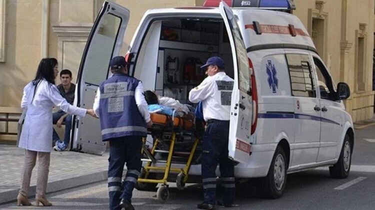 Bakıda DƏHŞƏT: Oğlunu və gəlinini baltaladı