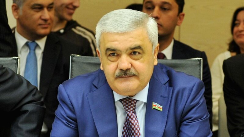 Rövnəq Abdullayev: "Kral öldü, yaşasın yeni Kral"