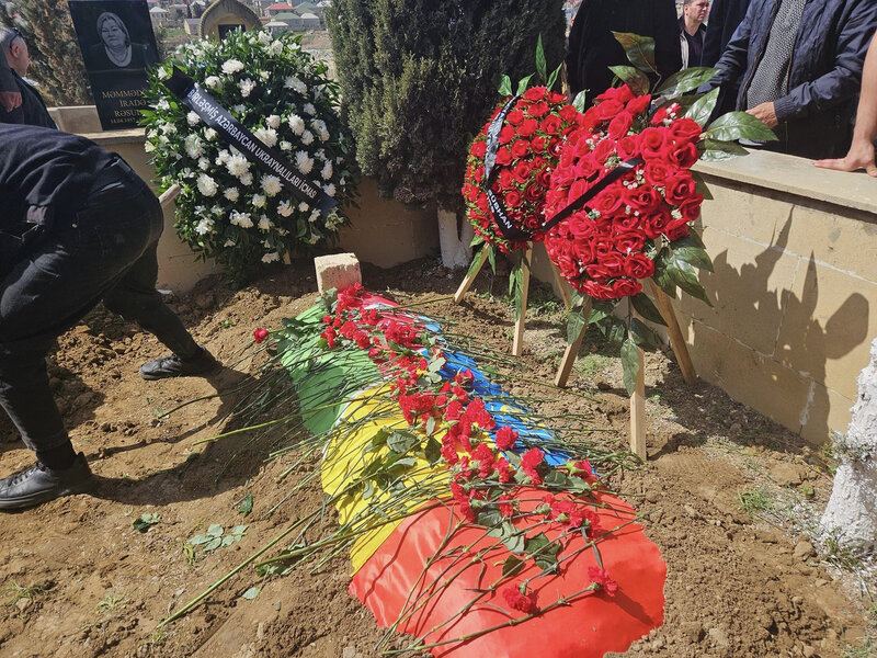 Ukraynada həyatını itirən azərbaycanlı jurnalist Masazırda dəfn edildi