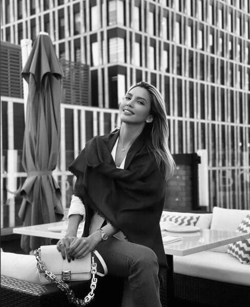 Qazaxıstan bu qətldən danışır - Eks-nazirin xanımını döydüyü kadrlar