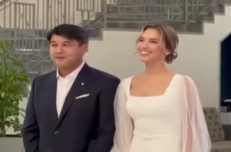 Qazaxıstan bu qətldən danışır - Eks-nazirin xanımını döydüyü kadrlar