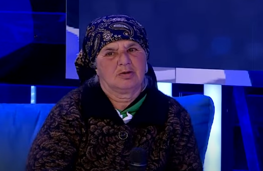 Azərbaycanda qadın anasını döyüb, kartındakı pulları götürüb qaçdı - VİDEO