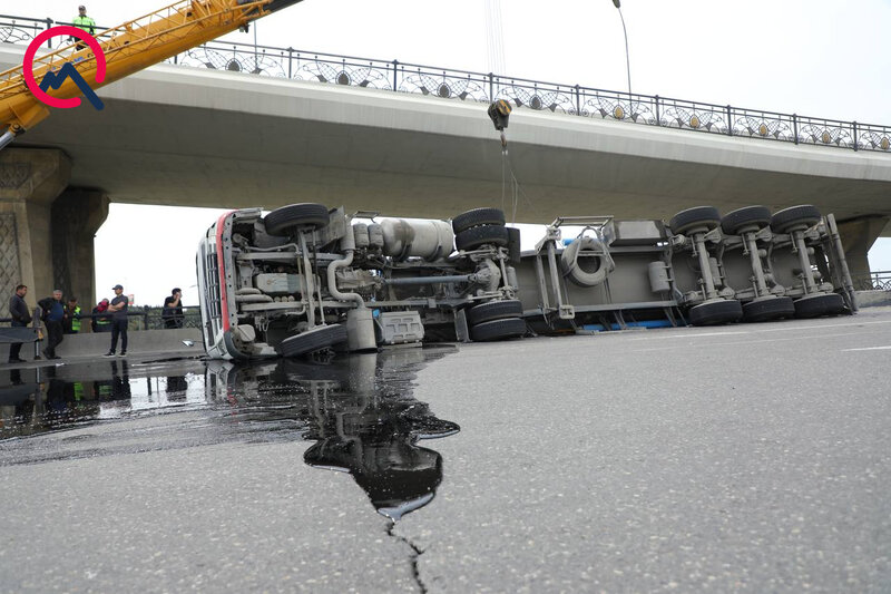Heydər Əliyev prospektindəki qəza yerindən - Video - Fotolar