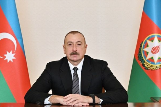 Prezident İlham Əliyev Gəncədə ulu öndərin abidəsini ziyarət edib