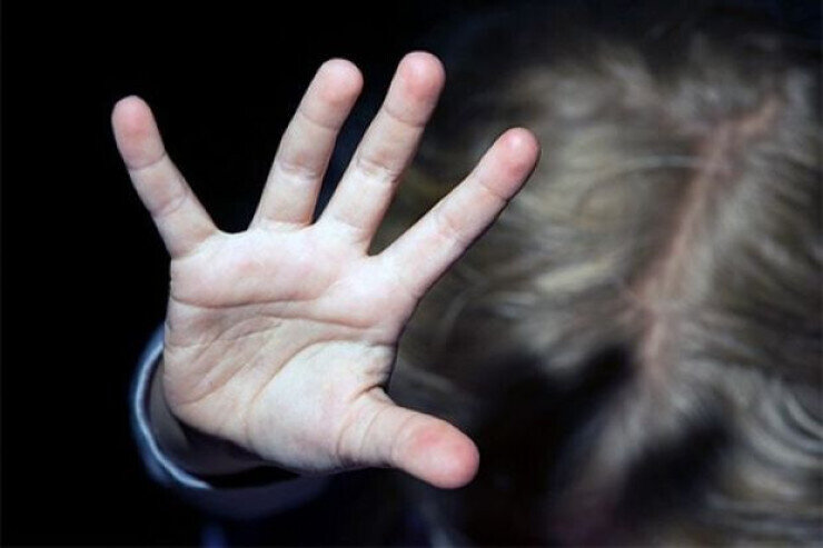 Bakıda ŞOK: Binanın girişində azyaşlıya qarşı əxlaqsızlıq -VİDEO