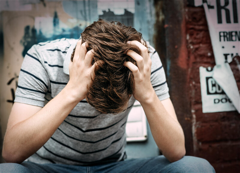 Azərbaycanda imtahandan az bal toplayan abituriyent evdən qaçdı - FOTO