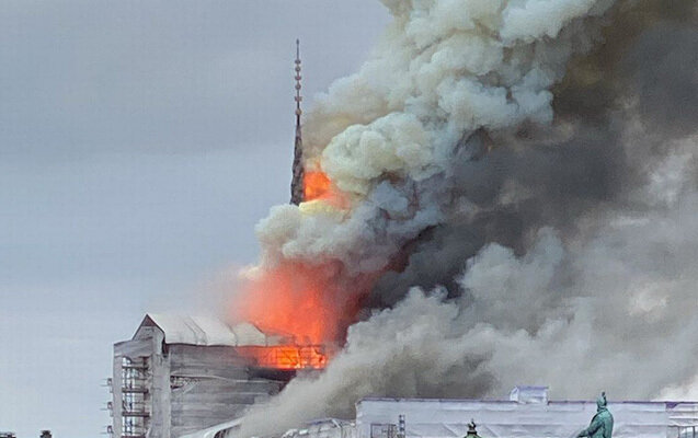 Kopengahendə tarixi bina yanır - Video
