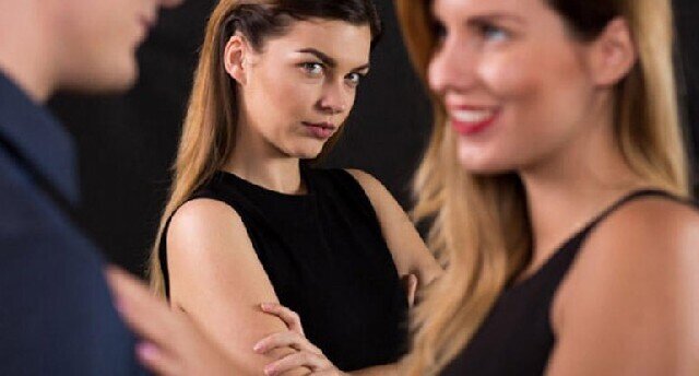 Həkimə gedən qadın ərinin xəyanətini öyrəndi