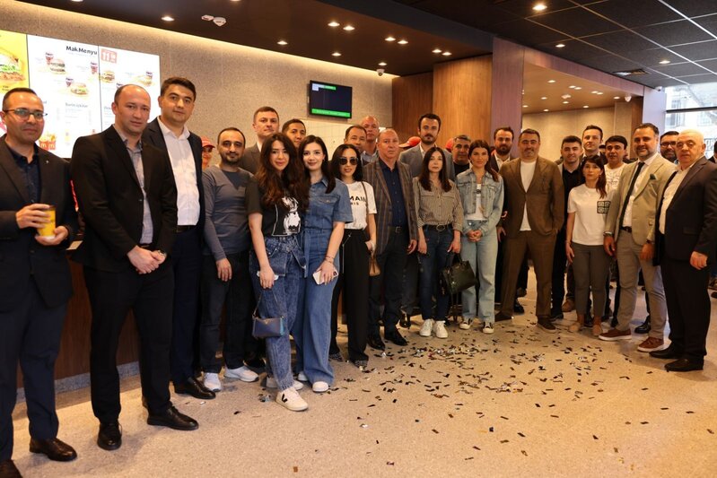 "McDonald's"ın köhnə Nəsimi bazarının yerində yeni restoranı açılıb - FOTO