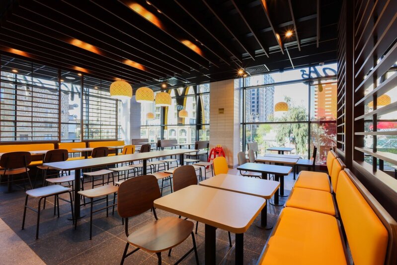 "McDonald's"ın köhnə Nəsimi bazarının yerində yeni restoranı açılıb - FOTO