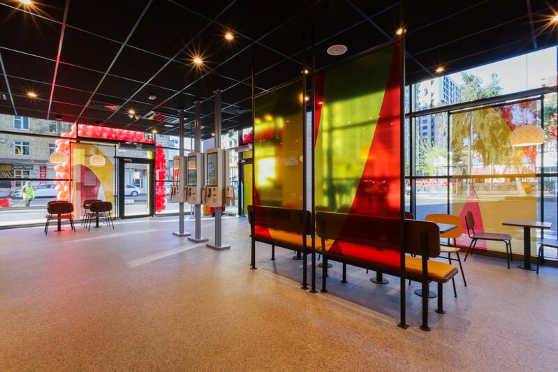 "McDonald's"ın köhnə Nəsimi bazarının yerində yeni restoranı açılıb - FOTO